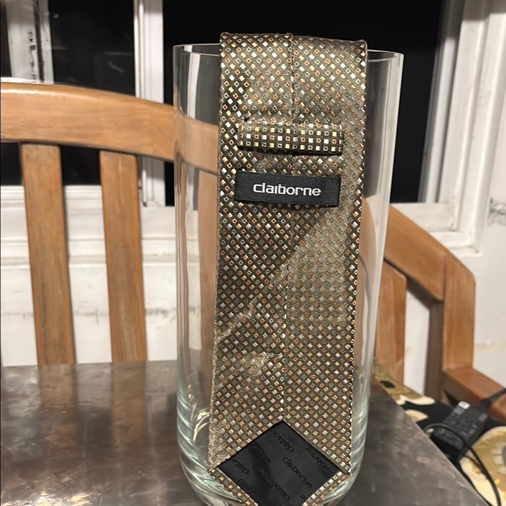 Claiborne Gold Tie Elegant Accessory